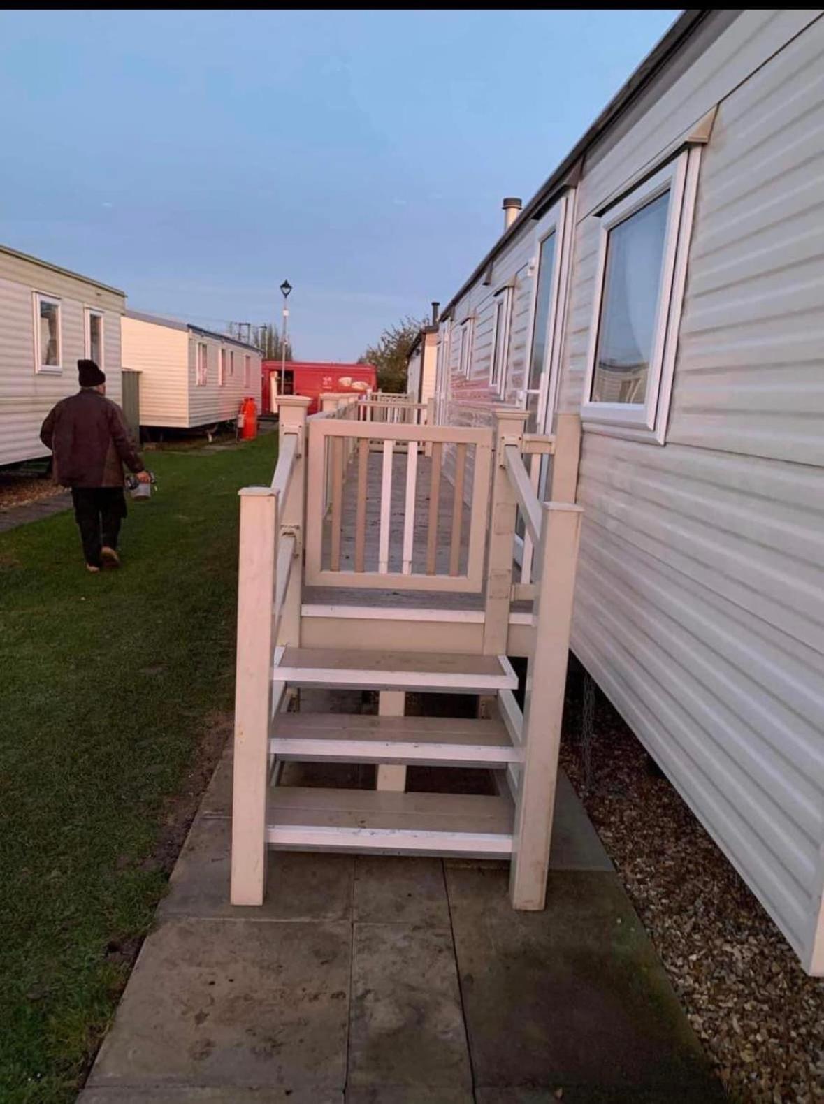 L/A Caravan Hire Hotel Chapel Saint Leonards Exterior photo